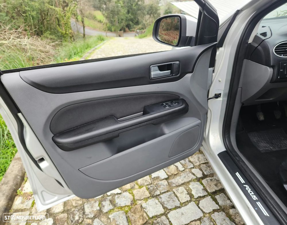 Ford Focus SW 1.6 TDCi Titanium - 16