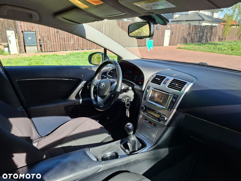 Toyota Avensis 2.0 Style - 20