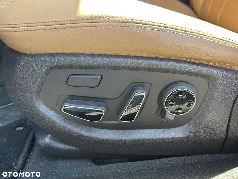 Hyundai Genesis - 12