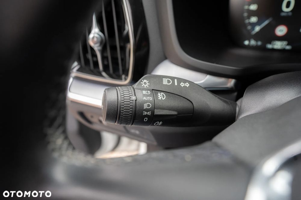 Volvo V60 B3 B DKG Momentum Pro - 12