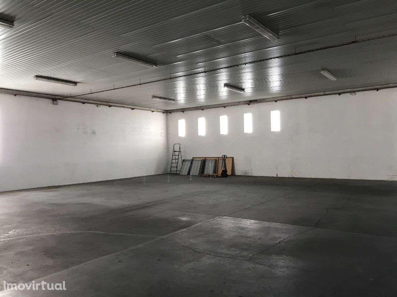 Armazém 300 m2 - Grande imagem: 3/11