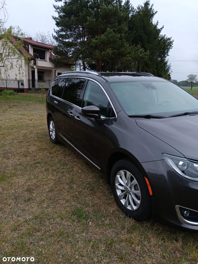 Chrysler Pacifica - 2