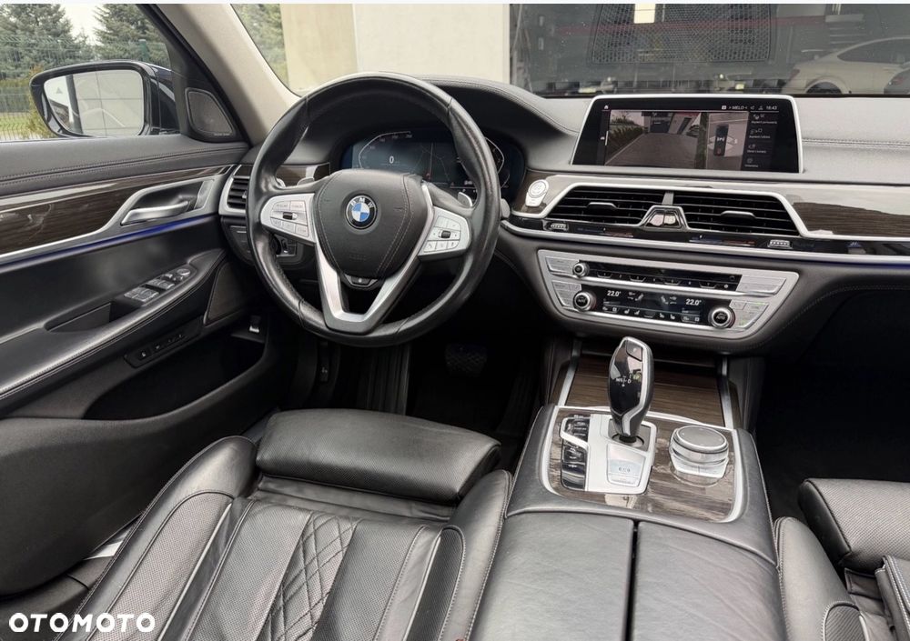 BMW Seria 7 740Li - 16