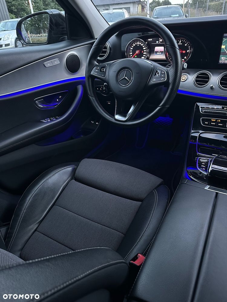 Mercedes-Benz Klasa E 220 d 9G-TRONIC - 24