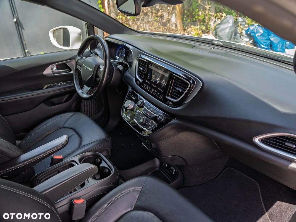 Chrysler Pacifica - 11