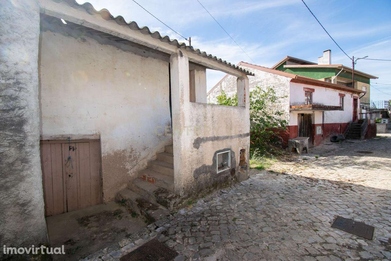 Moradia para Recuperação com Terreno — Cova do Ouro, Coimbra - Grande imagem: 2/20
