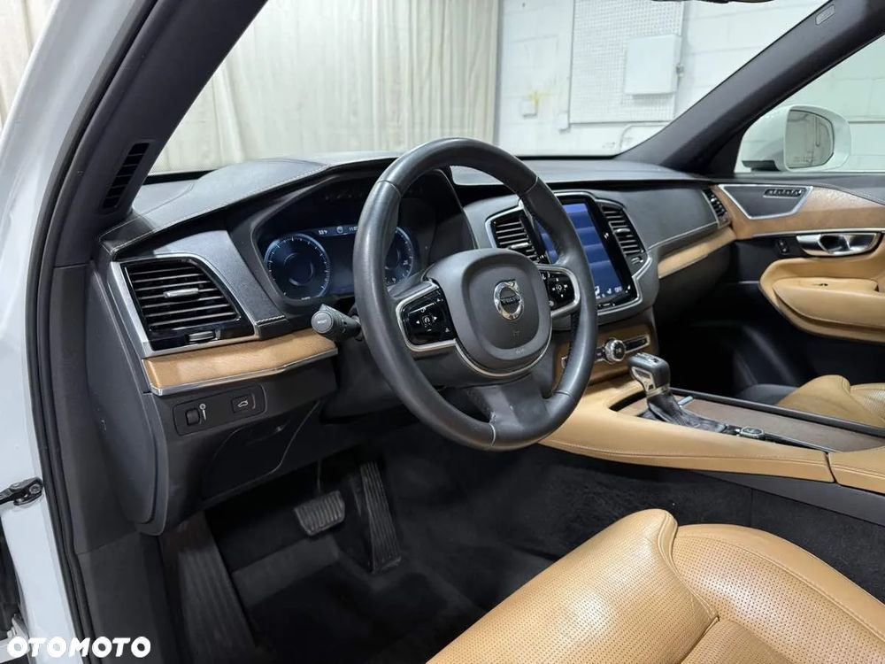 Volvo XC 90 - 9