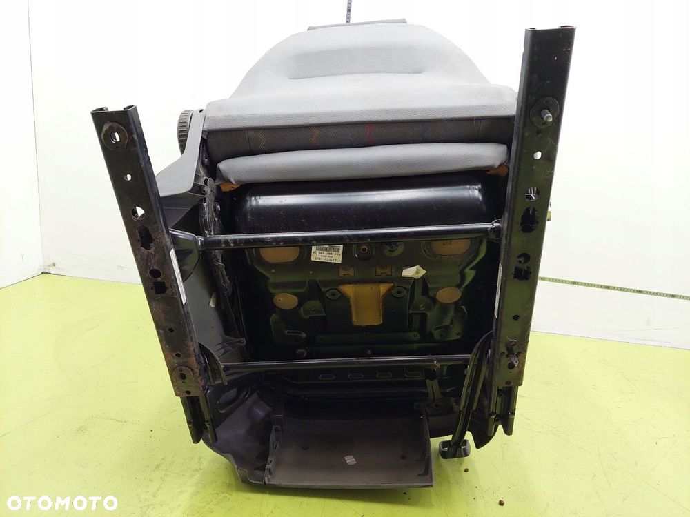 Fotel Przedni lewy VW Caddy III 2004-2010 6Q4881105CF ORYGINAŁ - 10