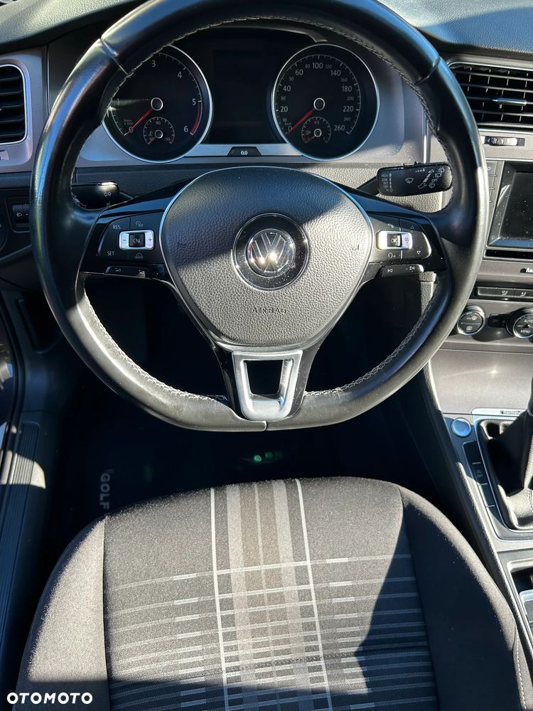 Volkswagen Golf - 24
