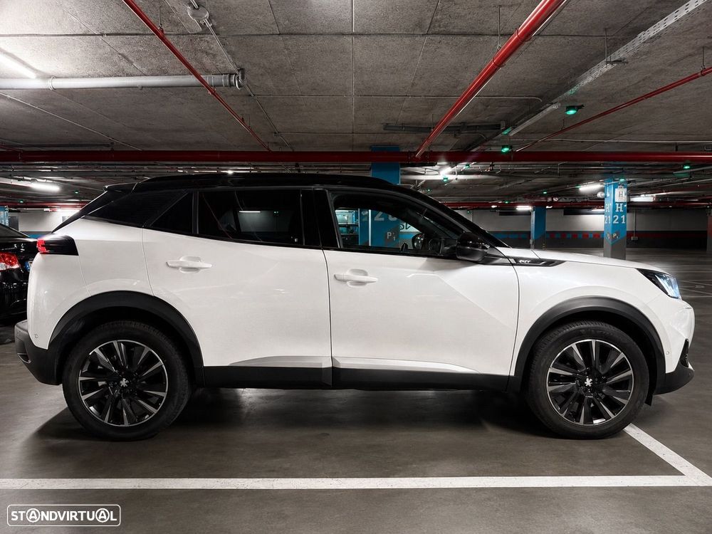 Peugeot 2008 PureTech 130 EAT8 GT Exclusive — fotografia 8