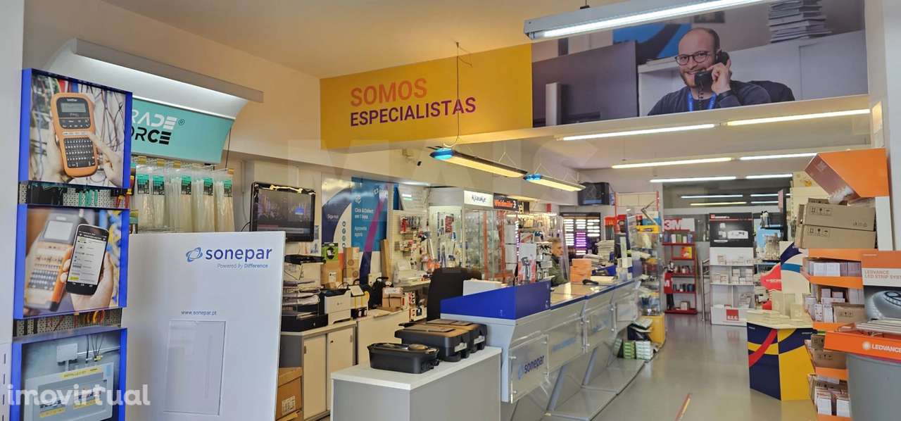 Loja Santo António dos Cavaleiros com 349,90m2 útil e 4 lugares de ... - Grande imagem: 3/23