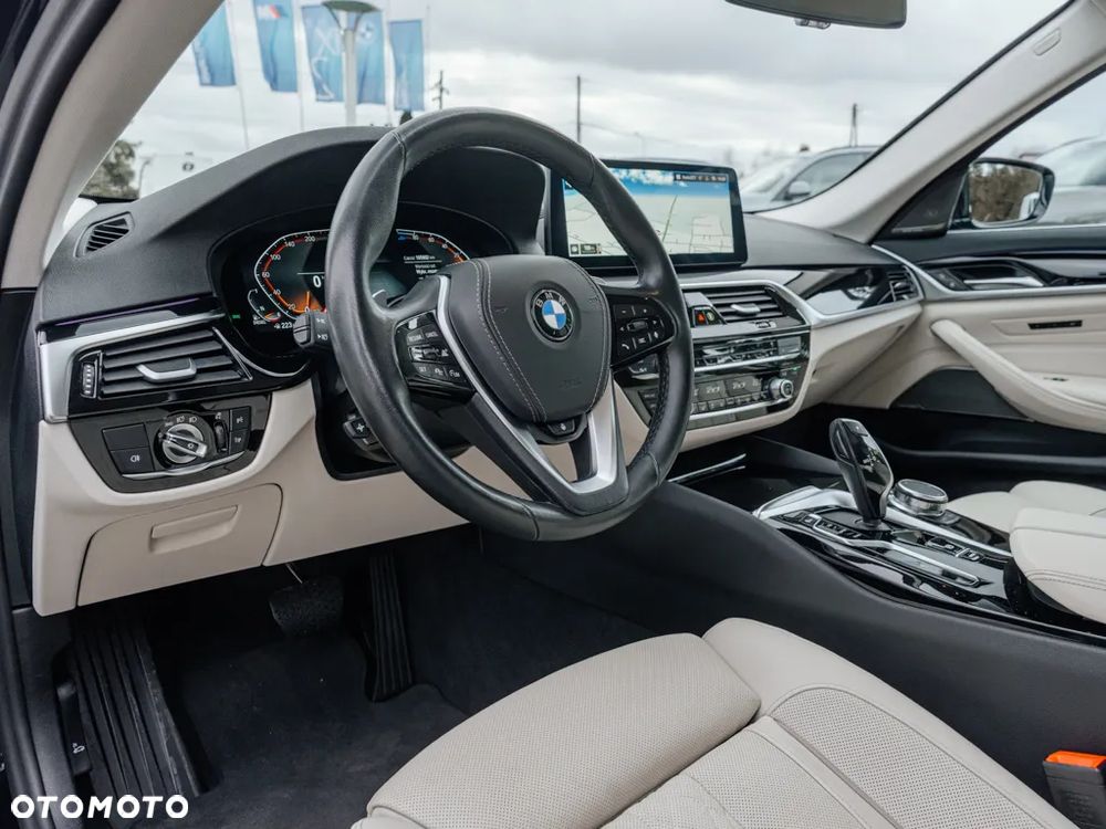 BMW Seria 5 520d xDrive - 6