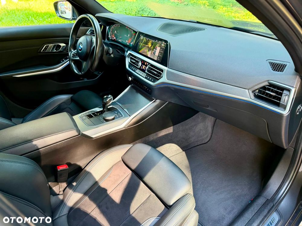 BMW Seria 3 318d M Sport - 13