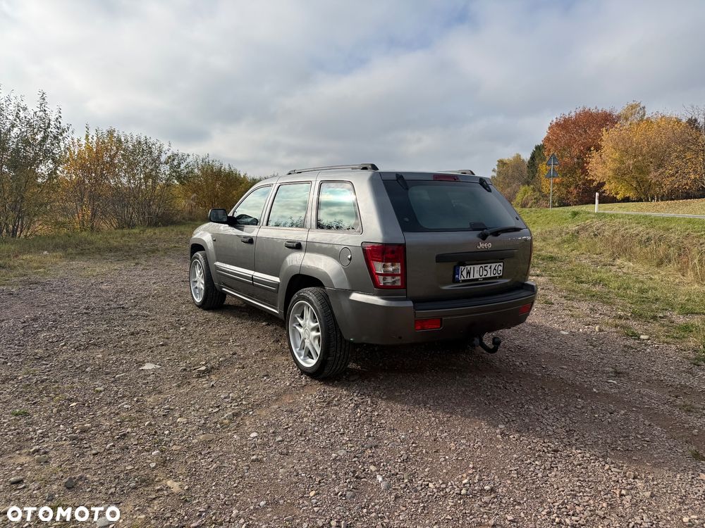 Jeep Grand Cherokee - 17