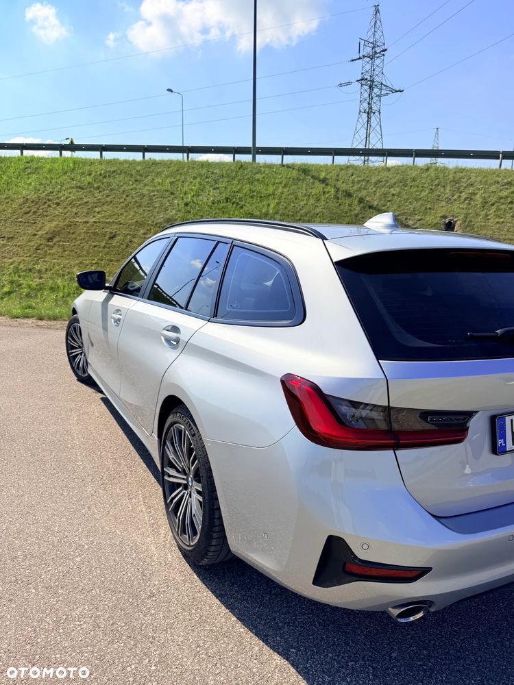 BMW Seria 3 320d xDrive - 12