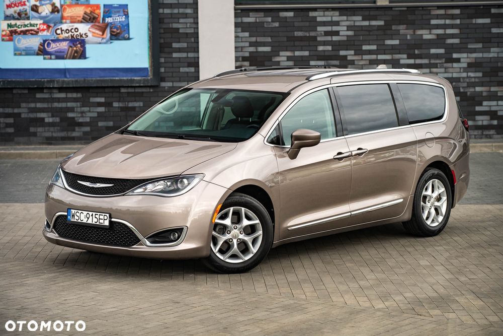 Chrysler Pacifica - 4