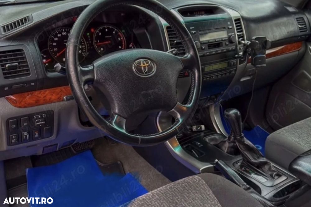 Toyota Land Cruiser - 5