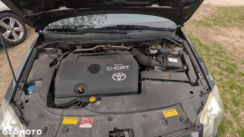 Toyota Avensis 2.2 D-4D X - 12