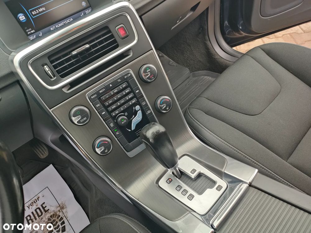 Volvo V60 D3 Geartronic Momentum - 25