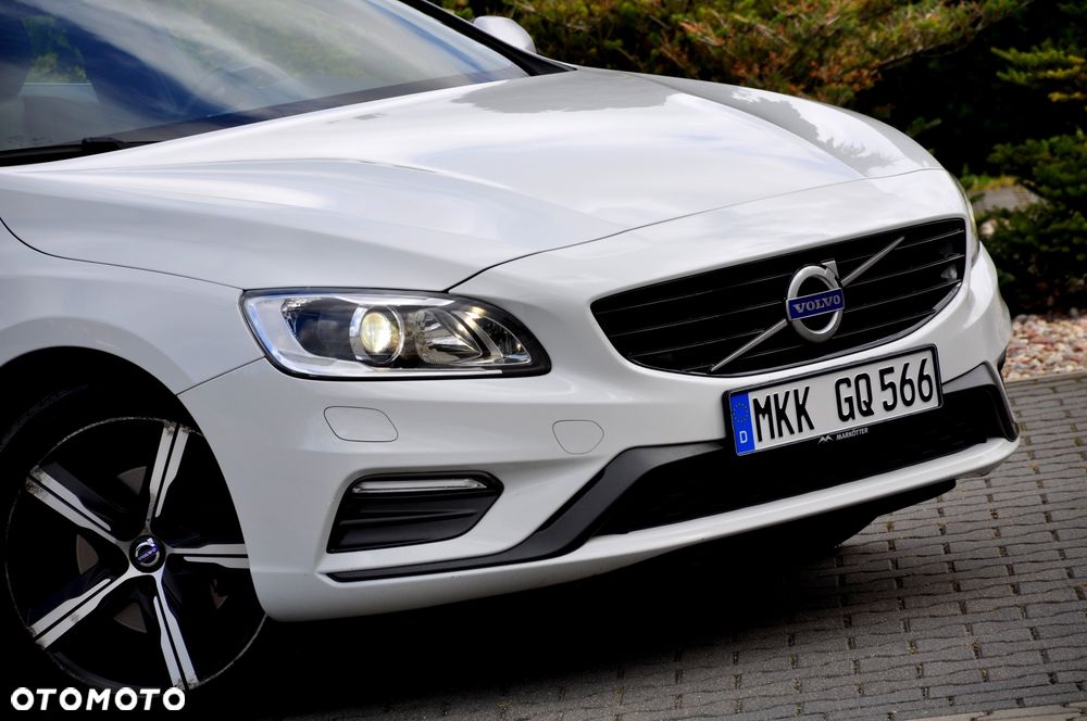 Volvo V60 D4 Drive-E R-Design Momentum - 3