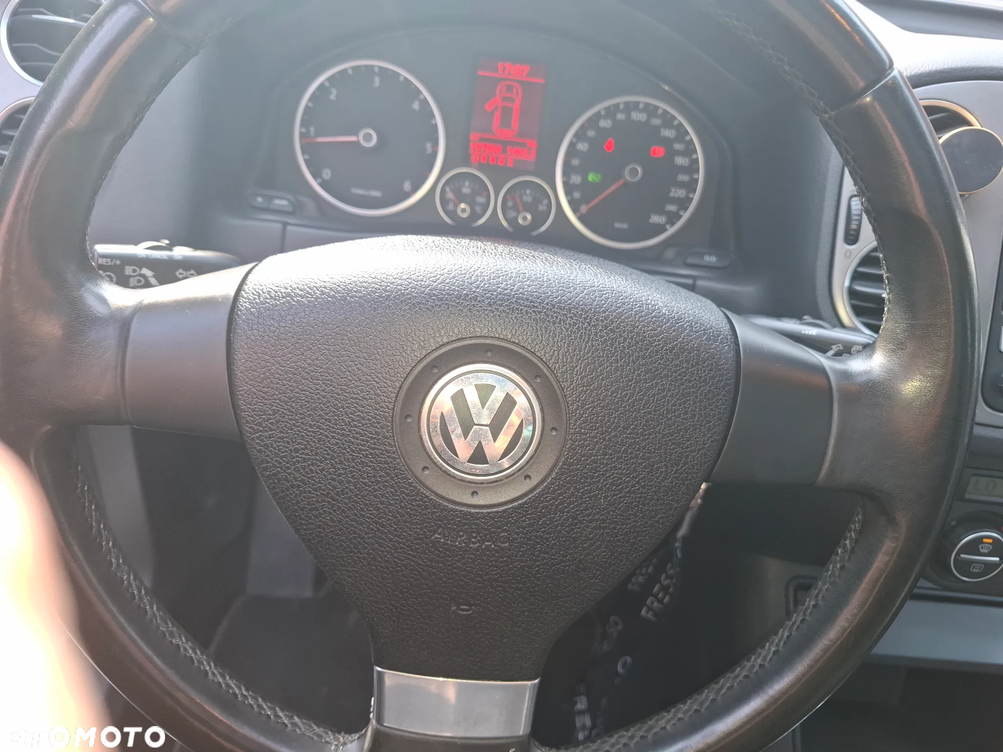 Volkswagen Tiguan - 10