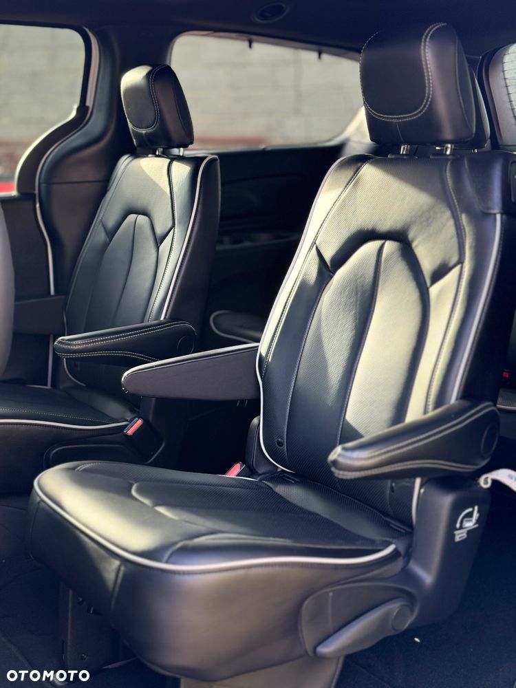 Chrysler Pacifica - 28