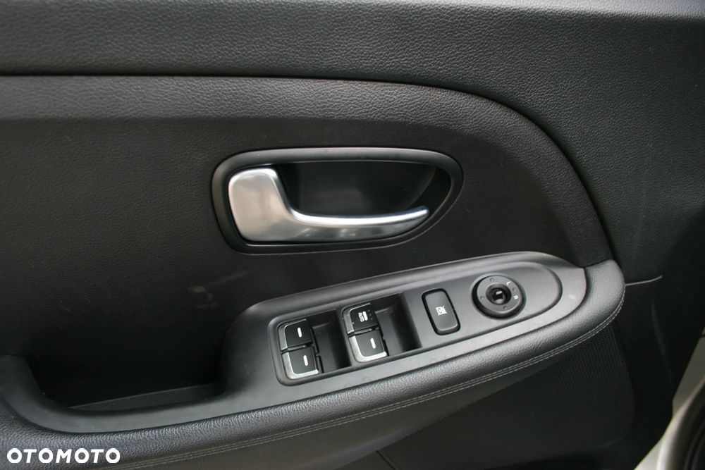 Kia Carens 1.6 GDI M 7os - 15