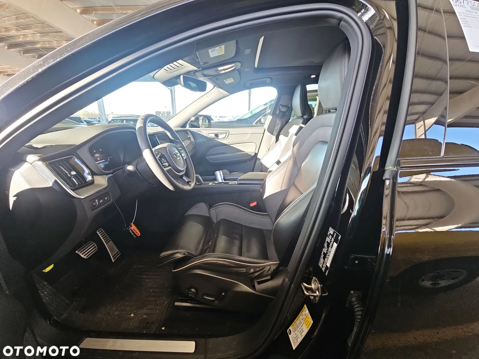 Volvo XC 60 T8 AWD Plug-In Hybrid R-Design - 9