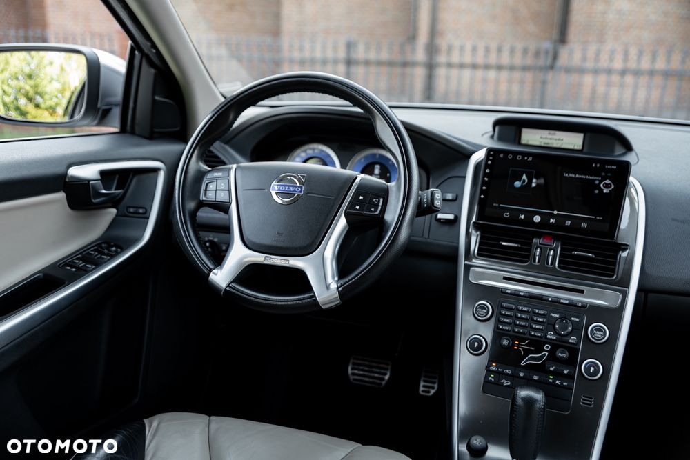 Volvo XC 60 D5 AWD Geartronic Momentum - 28