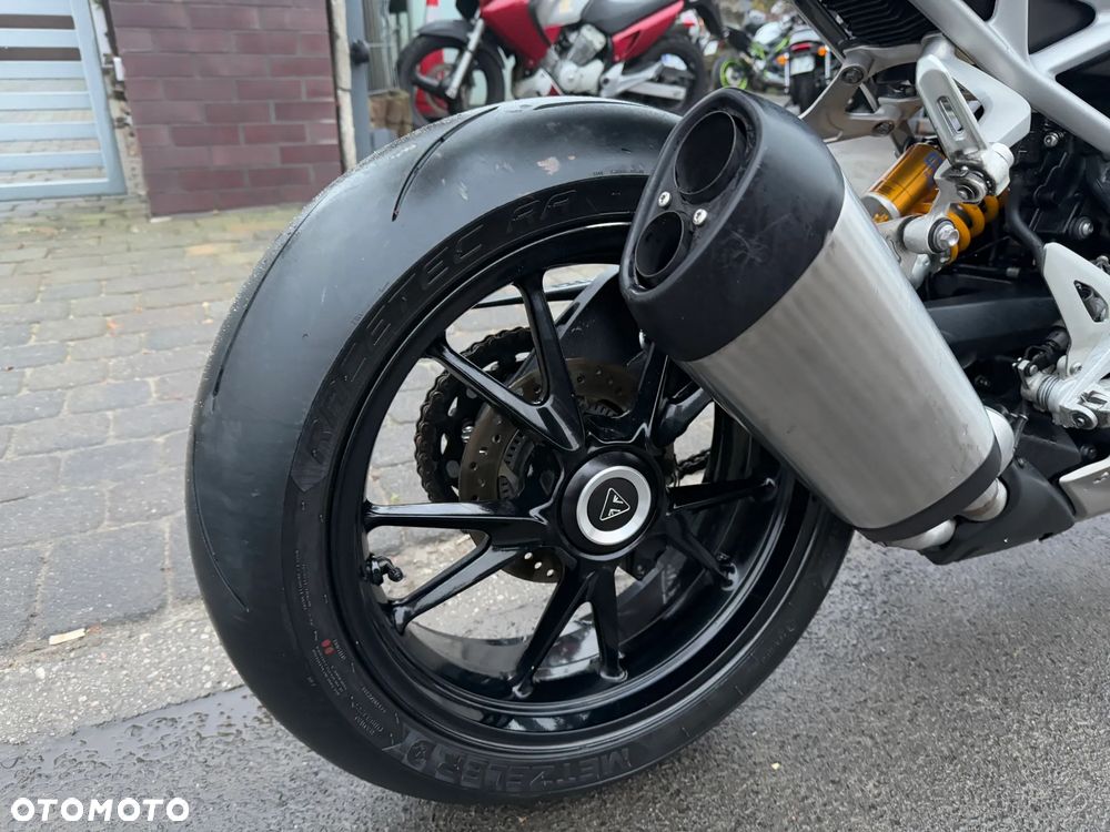 Triumph Speed Triple - 32