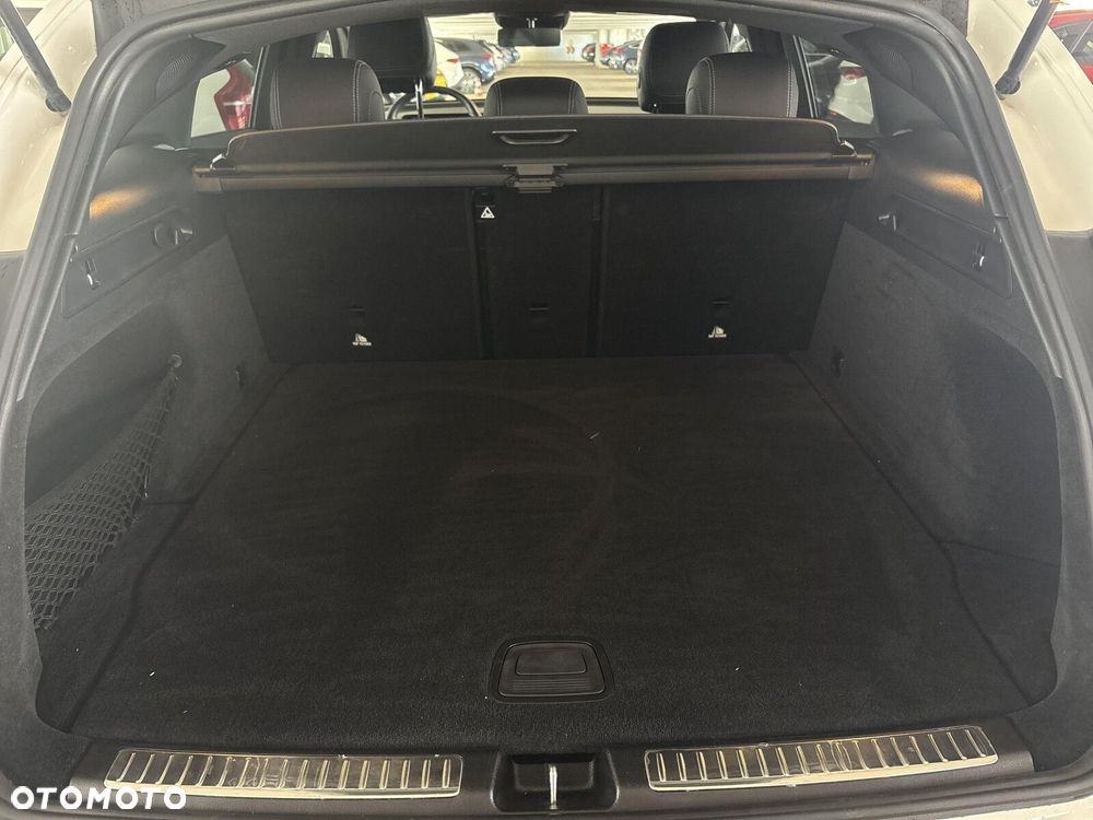 Mercedes-Benz EQC - 26