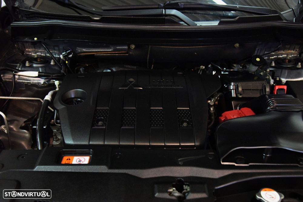 Mitsubishi Outlander 2.2 DI-D Intense - 11