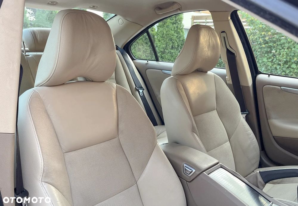 Volvo S60 2.4D Momentum - 25