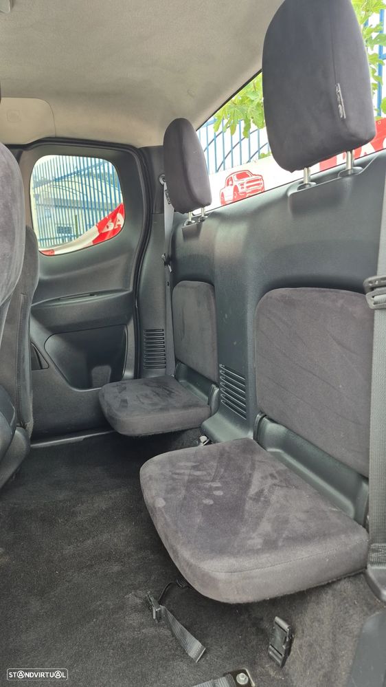 Nissan Np300 - 13