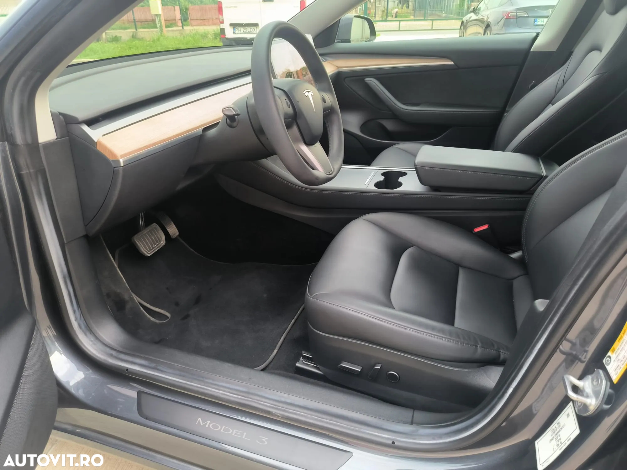 Tesla Model 3 - 8