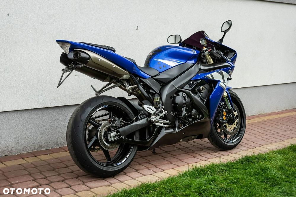 Yamaha R1 - 4