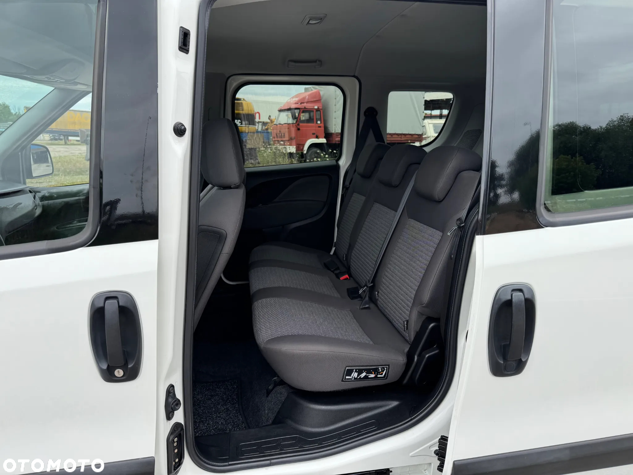 Fiat Doblo 1.4 T-Jet 16V Dynamic - 5