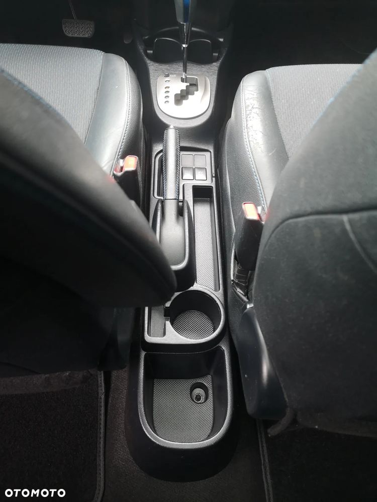 Toyota Yaris Hybrid 100 Premium - 28