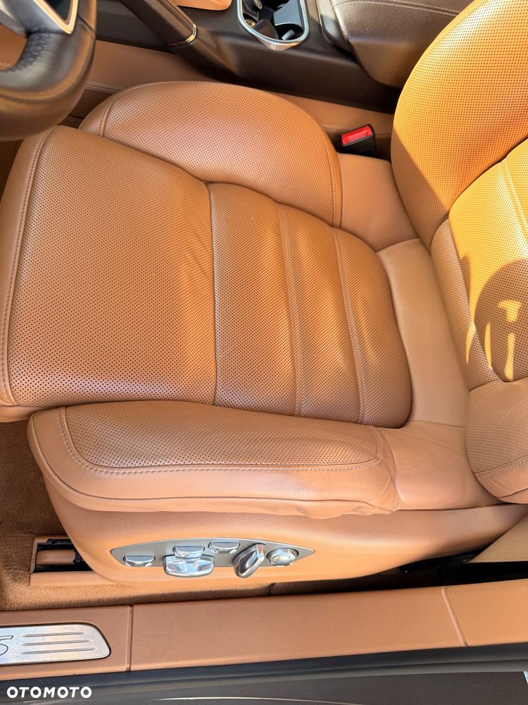 Porsche Cayenne - 23