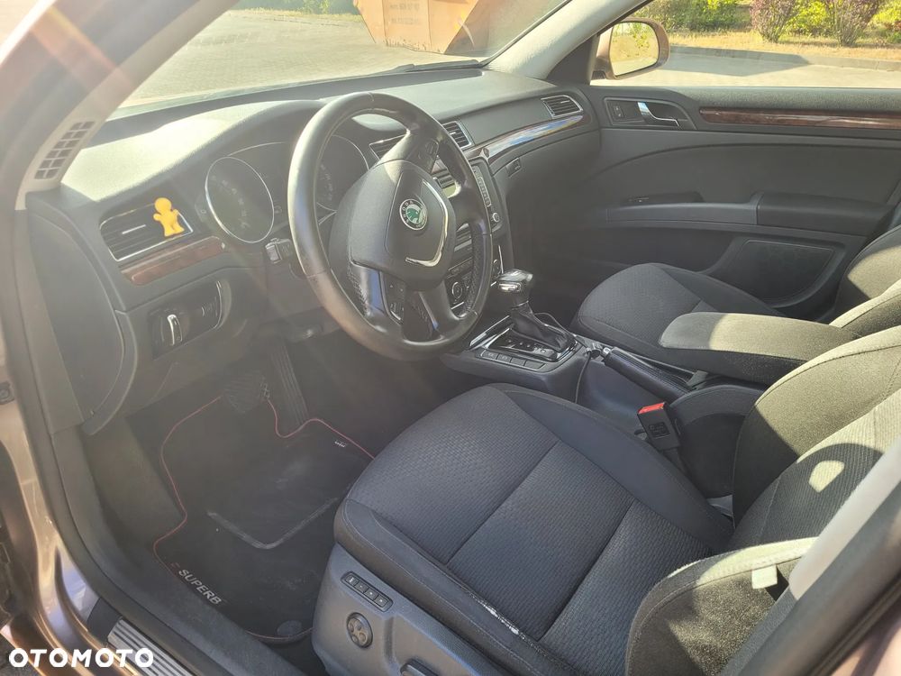 Skoda Superb 2.0 TDI Ambition DSG - 10