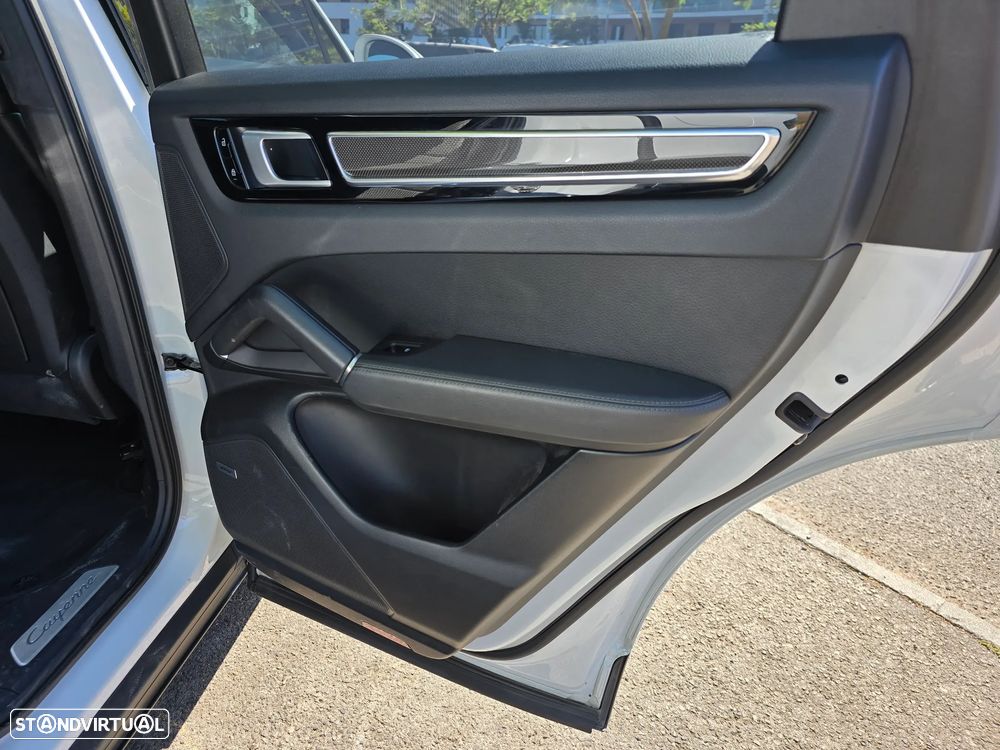 Porsche Cayenne Coupé E-Hybrid - 37