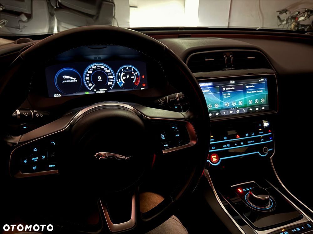 Jaguar XE 2.0 T Prestige - 6