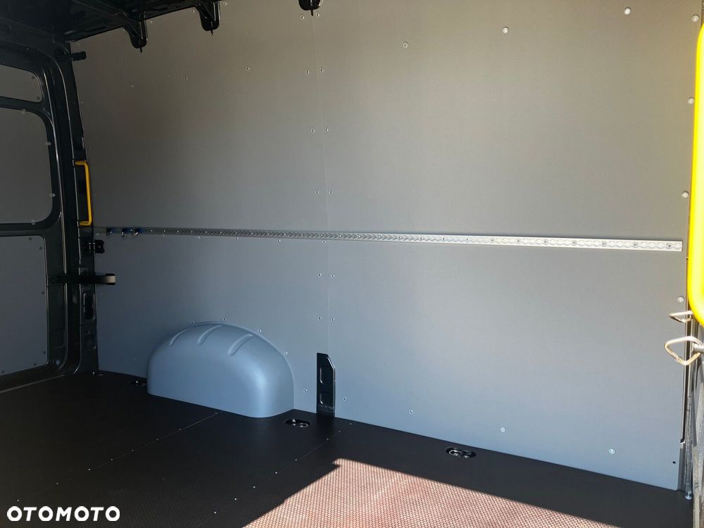 Volkswagen Crafter 35 2.0 TDI L3H3 3640 177 KM - 14