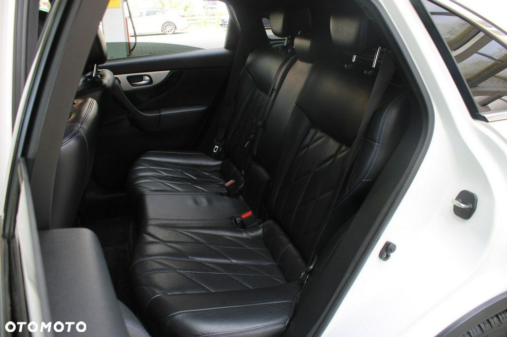 Infiniti QX70 - 13
