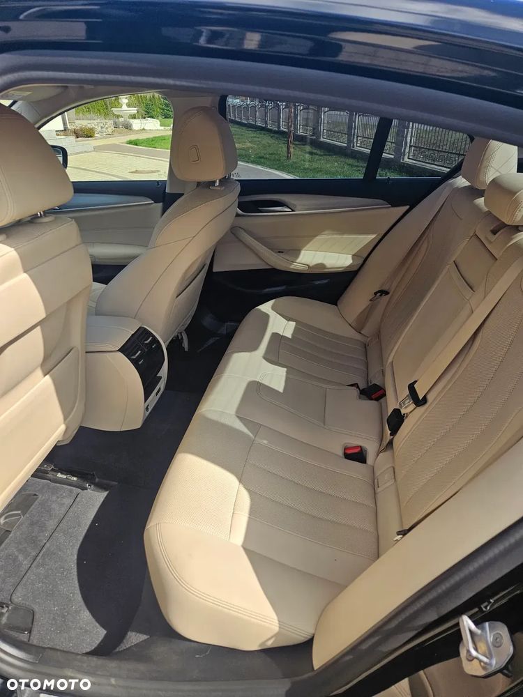 BMW Seria 5 530i xDrive - 7