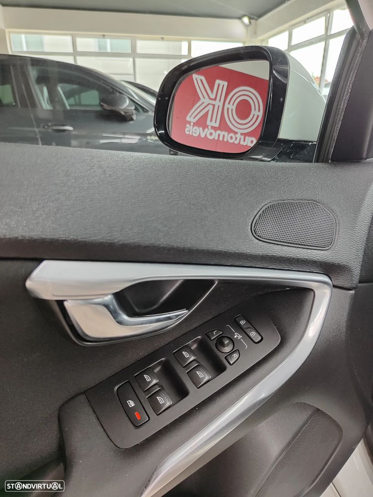 Volvo V40 D2 Momentum - 23