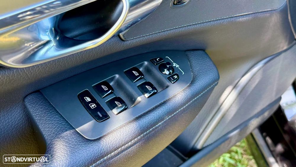 Volvo V90 2.0 T8 Momentum Plus AWD Geartronic - 11