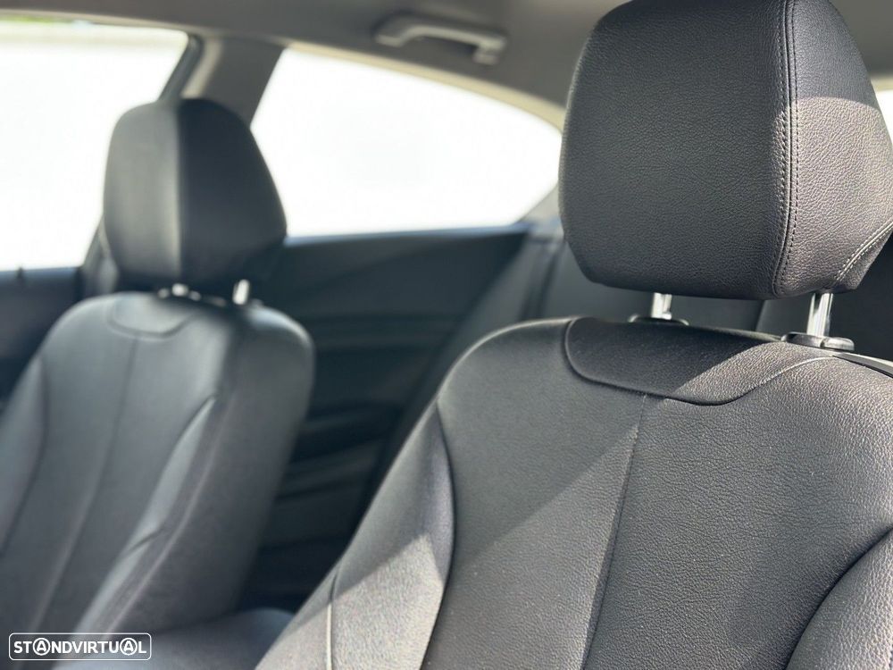 BMW 118 d Line Urban - 11