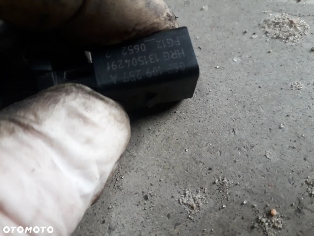 czujnik zawór faz rozrządu 06F109257A A6 C6 2.0 FSI TFSI BPJ - 2