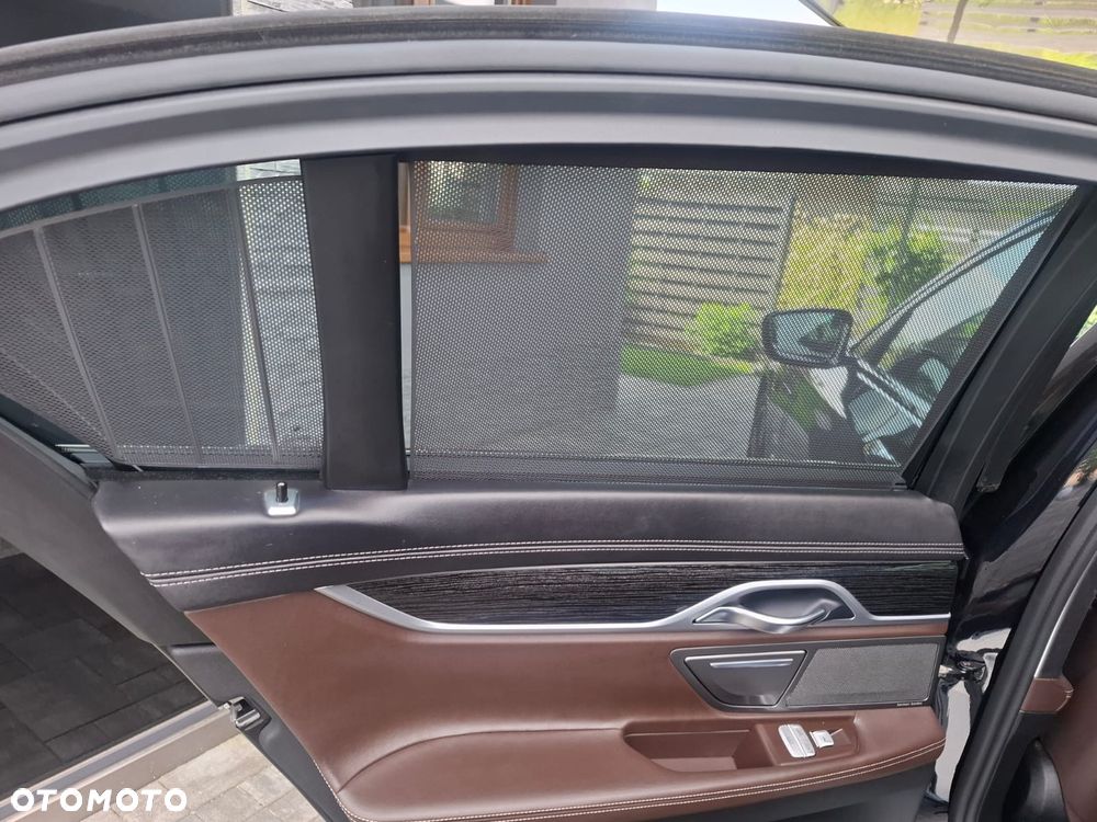 BMW Seria 7 740e iPerformance - 17